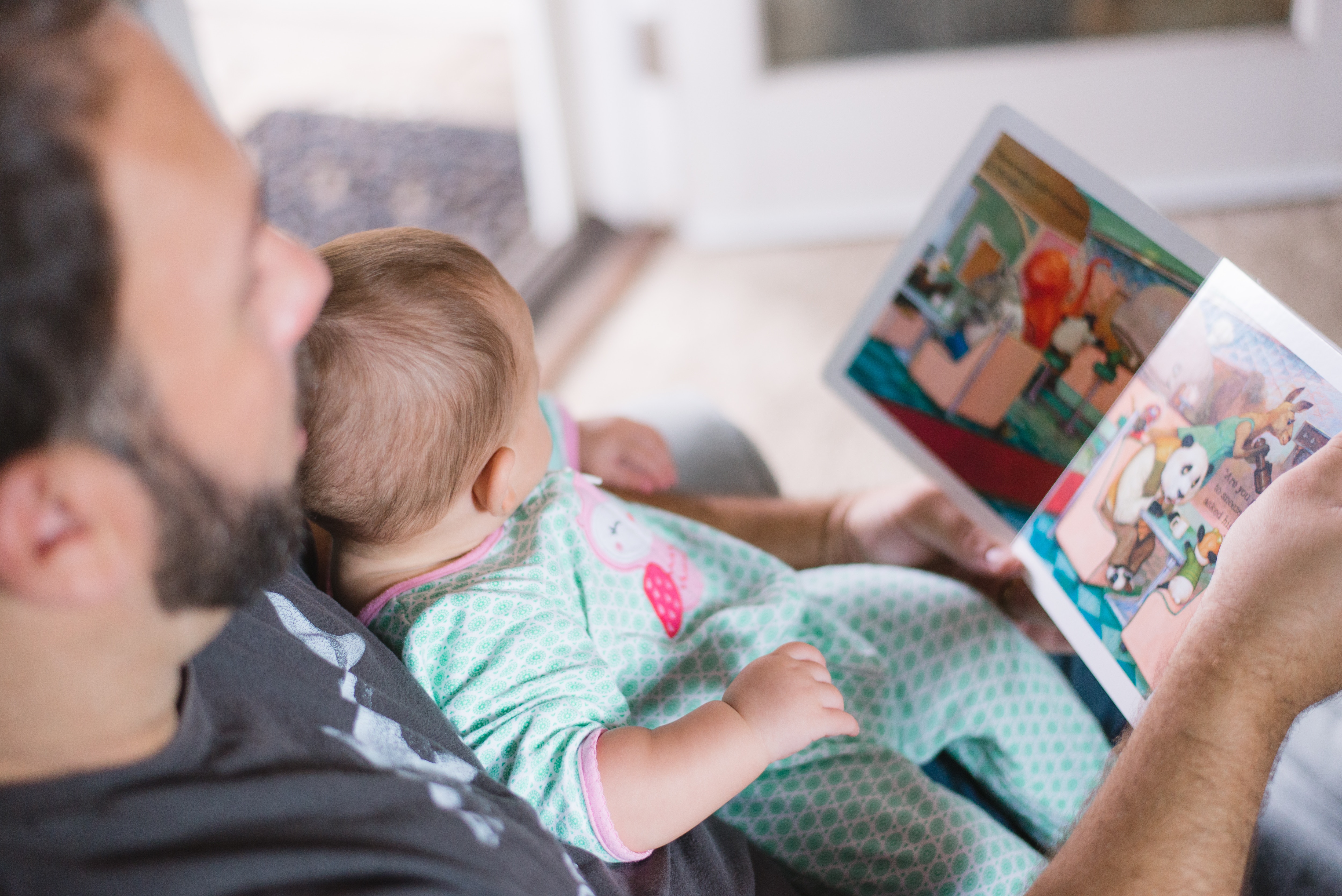 dad and child reading