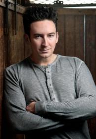 Dustin Pari Photo